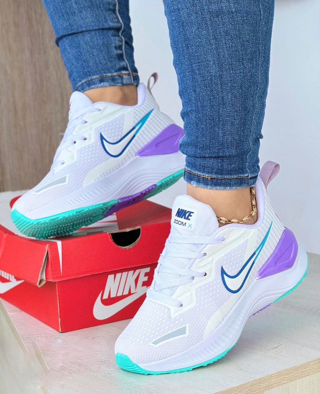 NIKE ZOOM DAMA